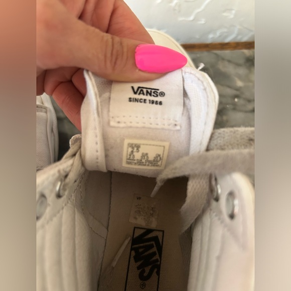 Vans Sk8- Hi kids shoes. Size 2.5. Barely worn. Needs cleaned otherwise perfect - Picture 5 of 9